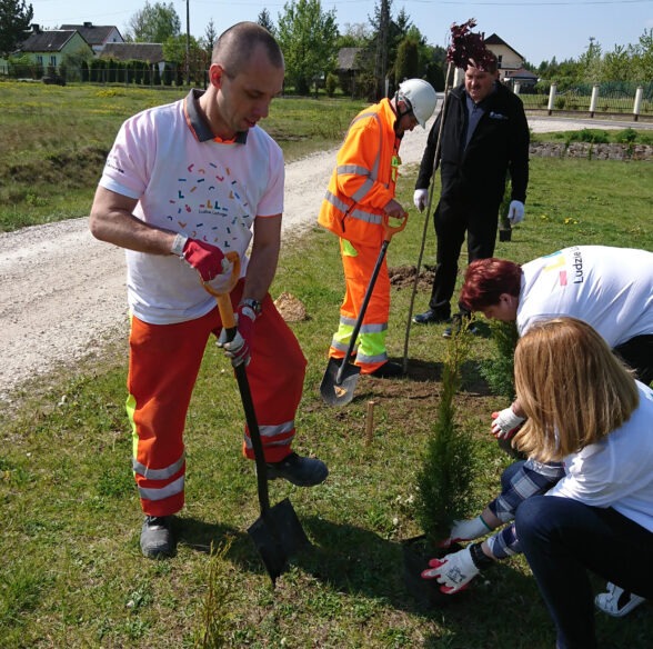 Akcja sadzenia drzew we wsi Bocheniec